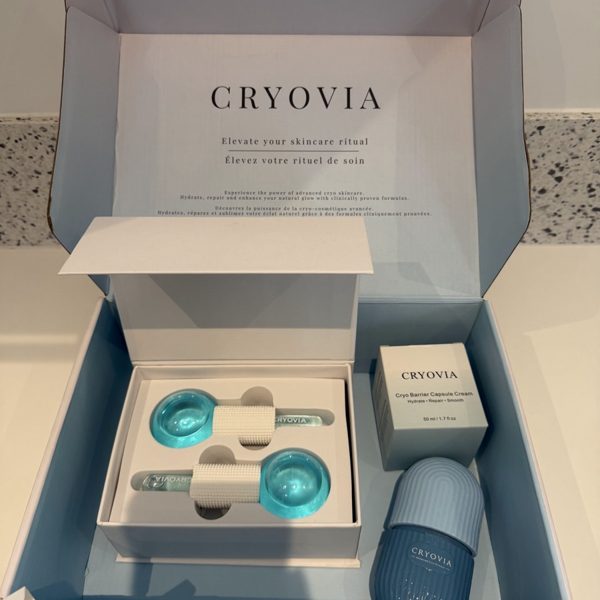 Commande CRYOVIA reçue par Julie C., posée sur son plan de travail